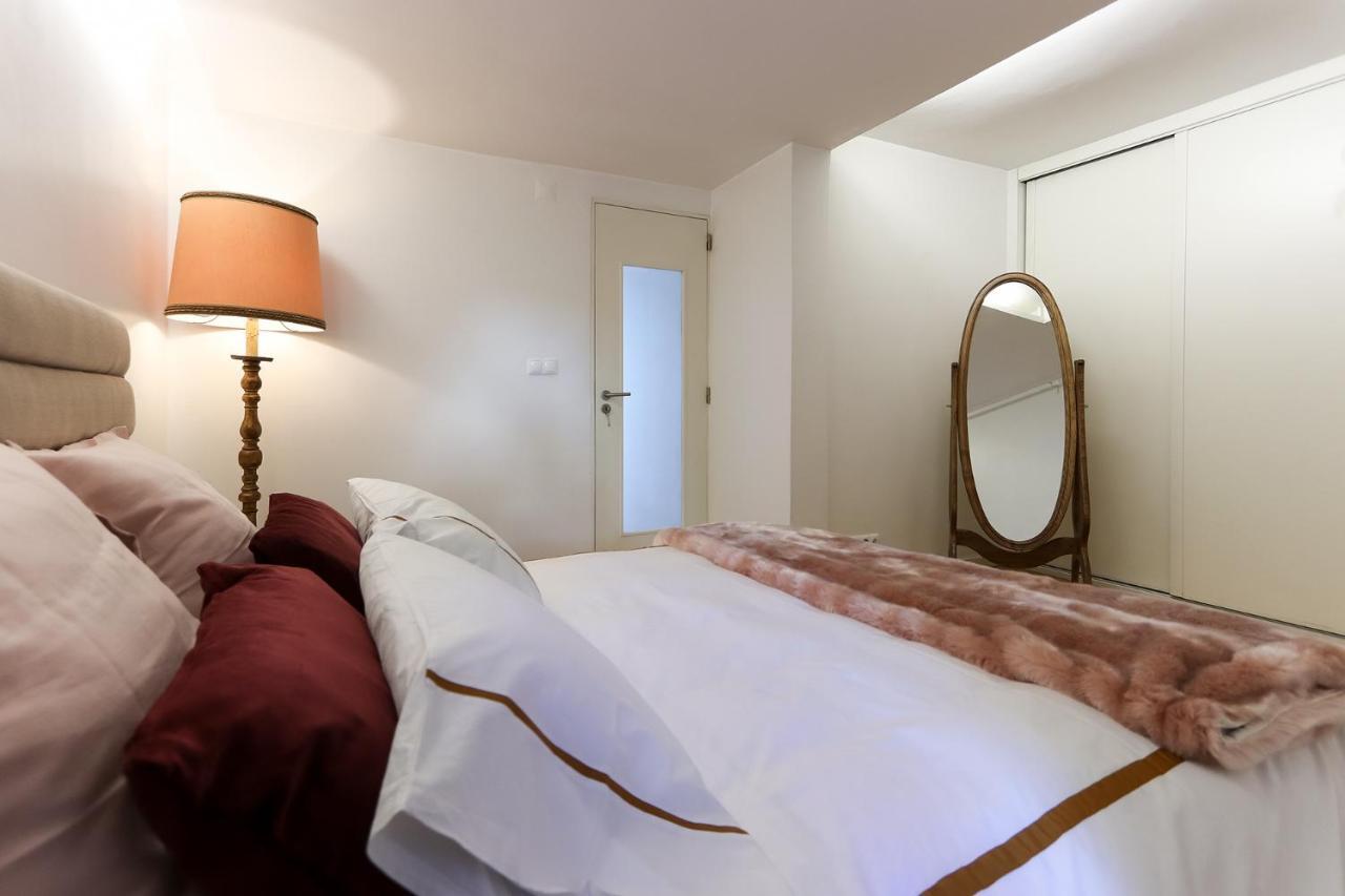 Charming And Stylish Downtown Apt In XIX Century Building ลิสบอน ภายนอก รูปภาพ